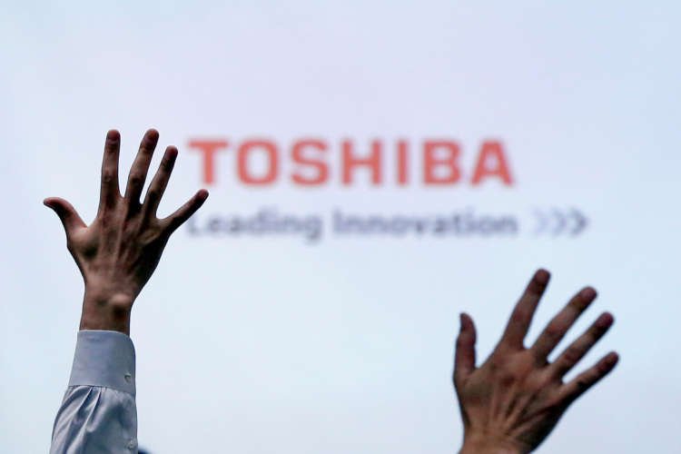 Image for Toshiba shareholders vote for probe in landmark win for Japan corporate governance