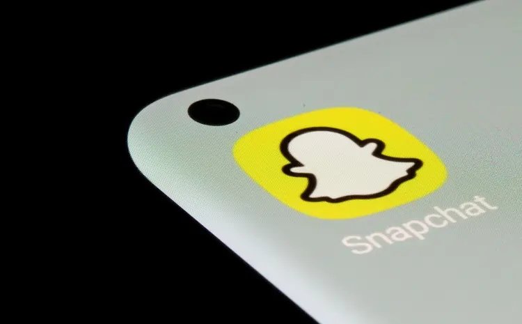 Snapchat's logo and ad features showcase user growth and revenue success - Global Banking & Finance Review