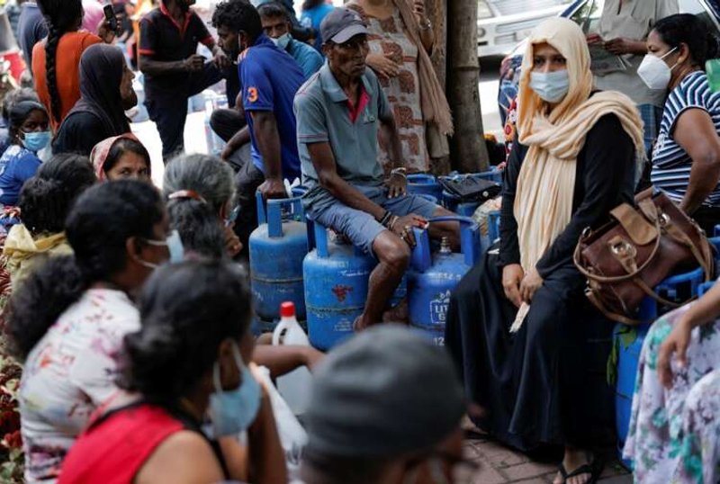 Image for Long fuel queues persist in Sri Lanka despite scramble to deliver supplies