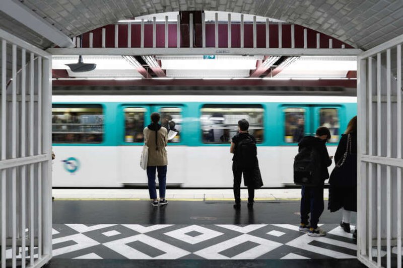 Image for Paris commuters face travel chaos Thursday as metro workers strike