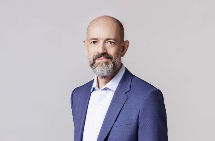 Simon Segar, CEO of Arm Ltd, showcasing new chip technology for data centres - Global Banking & Finance Review