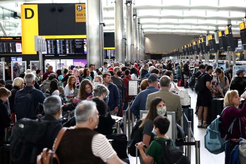 Image for Heathrow Airport warns of possible travel slowdown this winter