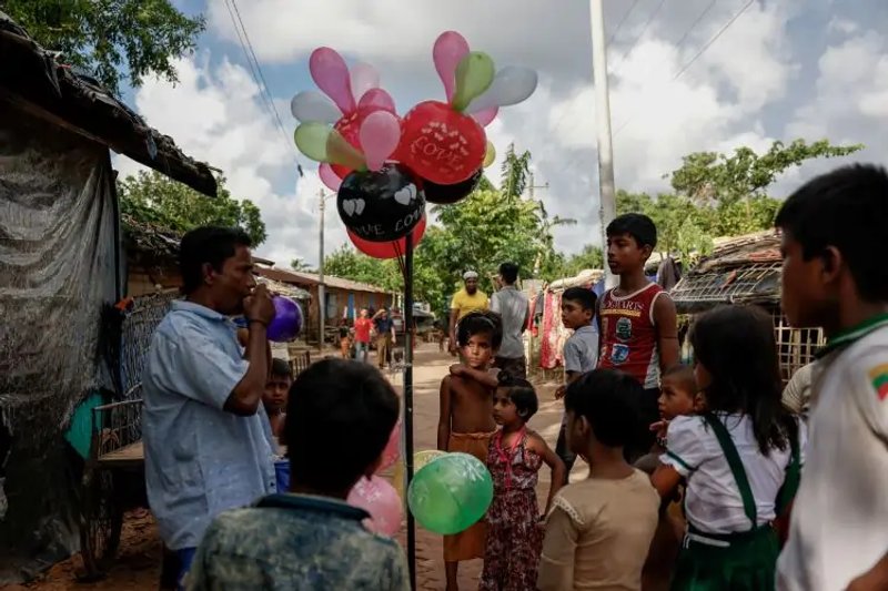 Image for In world’s largest refugee camps, Rohingya mobilise to fight in Myanmar