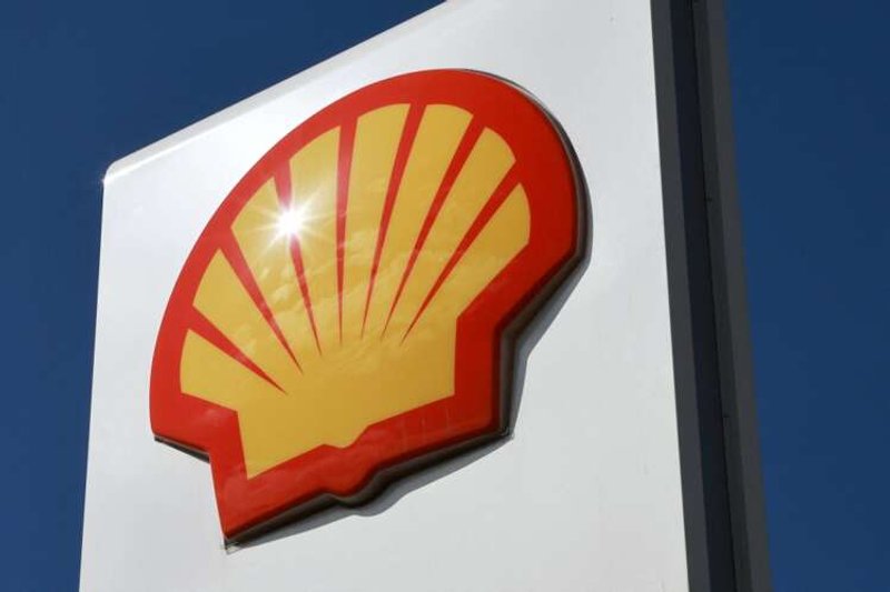 Image for Shell reports drop in profit to $9.45 billion, hikes dividend