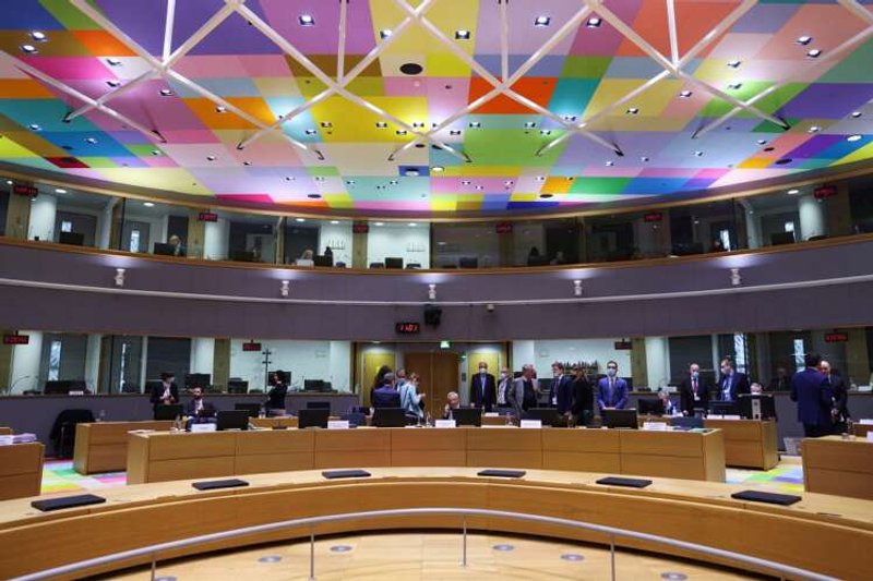 Image for EU should have its own full budget to stabilise economy, survey suggests