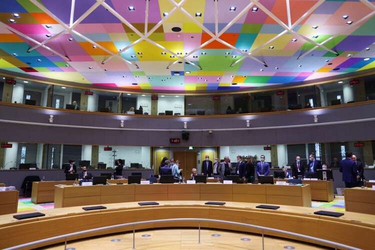 Image for EU should have its own full budget to stabilise economy, survey suggests