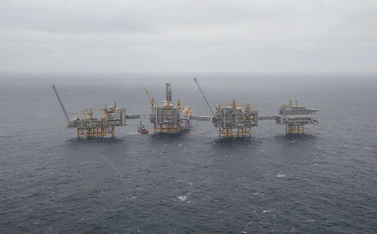 Image for Norway energy industry in wage bargain, averting oil, gas outages