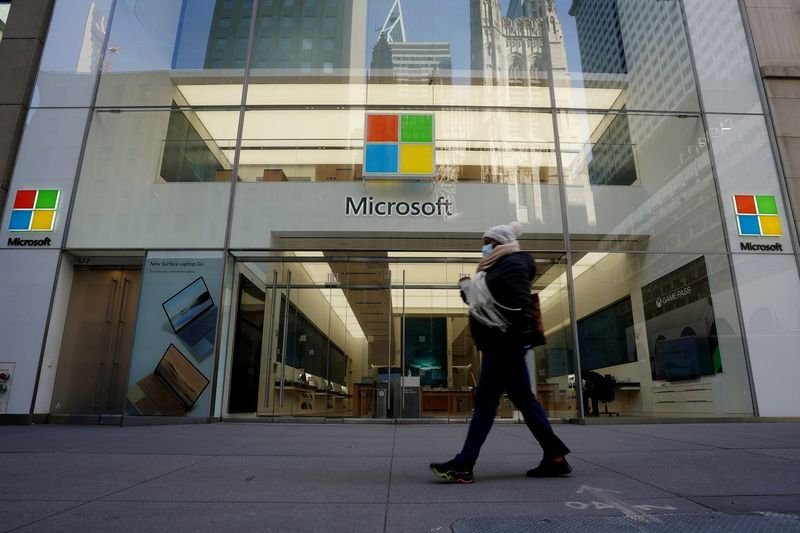 Microsoft shares decline due to cloud growth concerns and AI spending issues - Global Banking & Finance Review