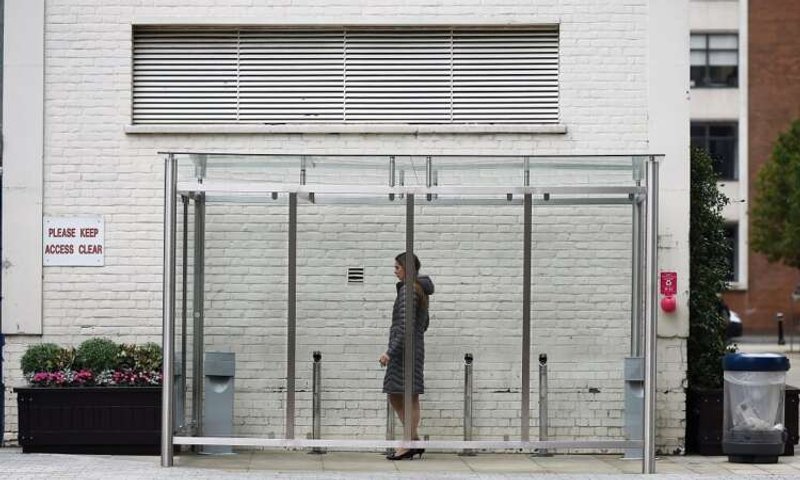 Image for Age to buy cigarettes in England should rise every year, review says