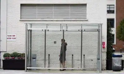 Image for Age to buy cigarettes in England should rise every year, review says