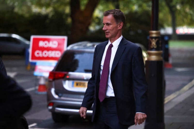 Image for UK finance minister Hunt to make statement at 1000 GMT – source