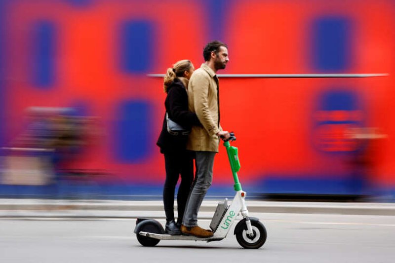 Image for Parisians vote to ban e-scooters from French capital