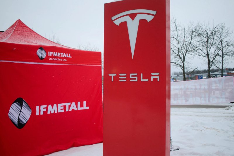 Image for Swedish union to exempt some Tesla cars from mechanic strike