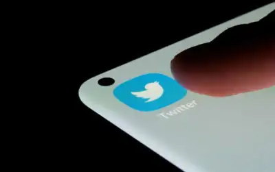 Image for Twitter beats revenue targets with ad improvements, shares jump 7%
