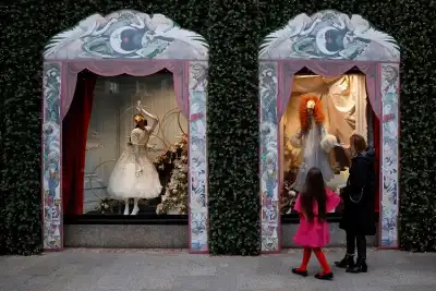 Image for Irish consumer sentiment holds steady ahead of Christmas