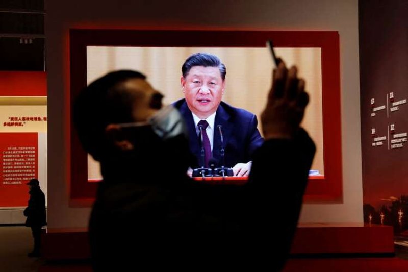 Image for Analysis-China’s Xi sticks with COVID stance despite anger, economic headwinds