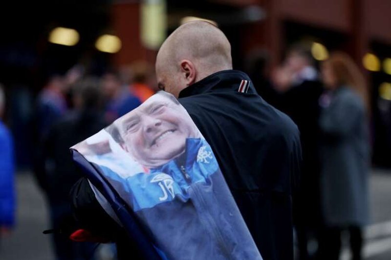 Image for Soccer-Rangers pay tribute to late kitman Bell after Leipzig win