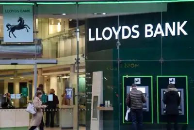 Image for UK’s Lloyds beats profit forecasts, signals stresses ahead