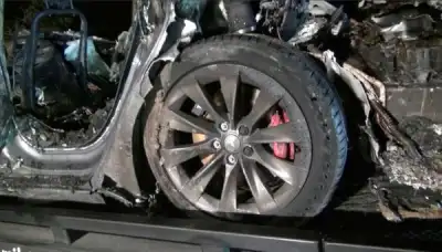 Image for Tesla drives on Autopilot through a regulatory grey zone