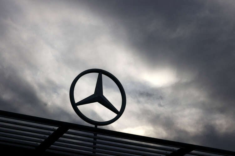 Image for Mercedes posts rise in Q1 sales boosted by EVs, premium cars