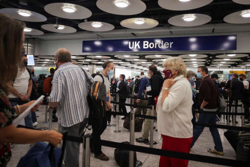 Image for UK airports face Christmas disruption as border staff to strike