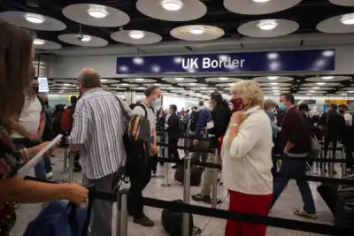 Image for UK airports face Christmas disruption as border staff to strike