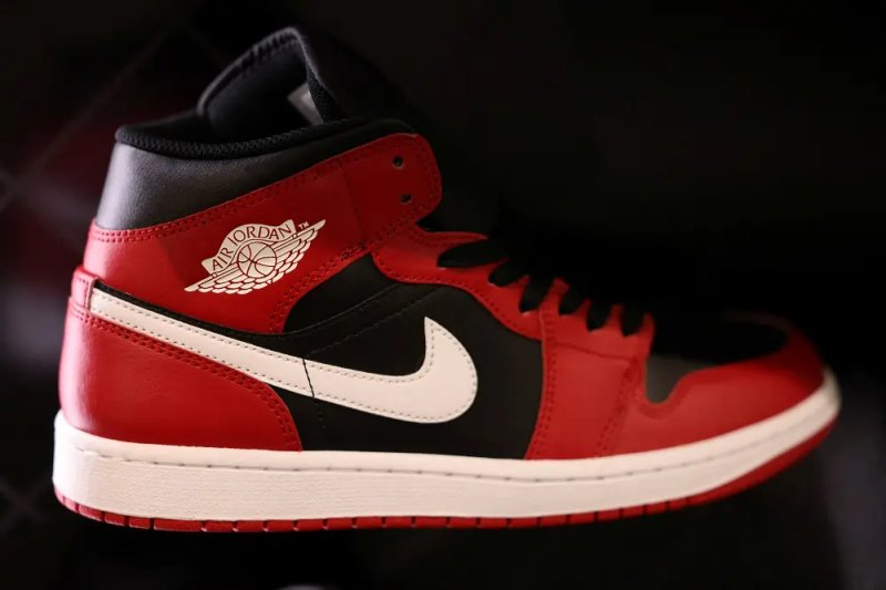 Image for Nike veteran Hill to replace Donahoe as CEO; shares jump