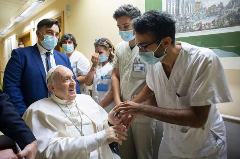 Image for Pope Francis to leave hospital as soon as possible, says Vatican