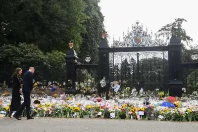 Image for Queen Elizabeth’s funeral ‘will unite’ world as mourners queue for miles