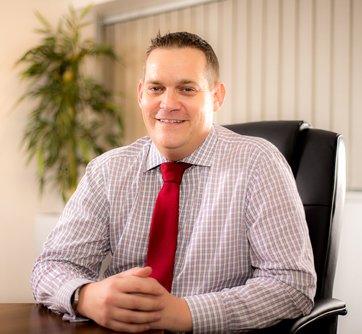 Craig Smith from Parseq celebrates winning Best Finance Outsourcing Team award - Global Banking & Finance Review