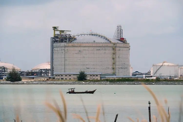 Vopak CEO Dick Richelle discusses clean energy investments for 2030 - Global Banking & Finance Review