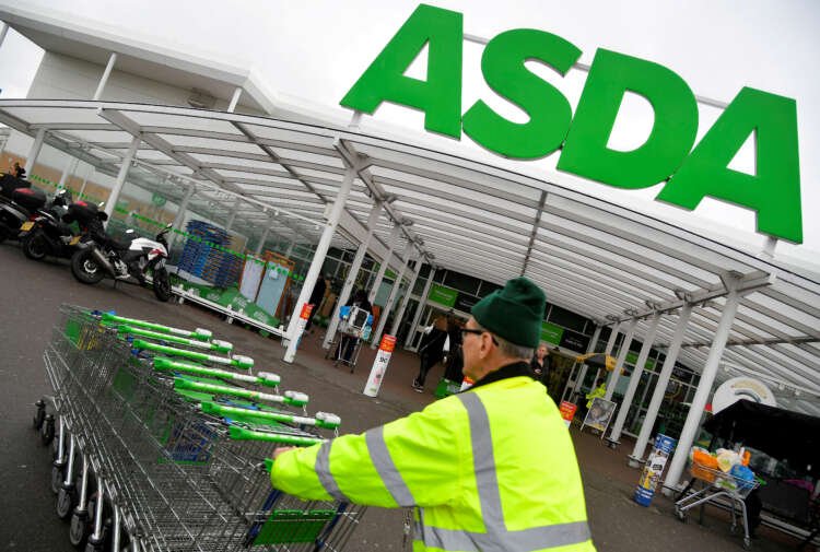 Asda store worker pushing trolleys amid rising convenience retail growth - Global Banking & Finance Review