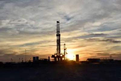 Image for Analysis-Oil companies bet on $100 a barrel as they rush to sell assets