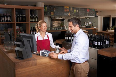 Customer using contactless payment at a retail checkout with cCredit terminal - Global Banking & Finance Review