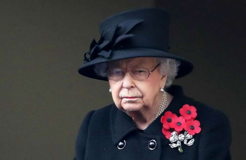 Image for Paris Eiffel Tower lighting turned off in honour of Queen Elizabeth