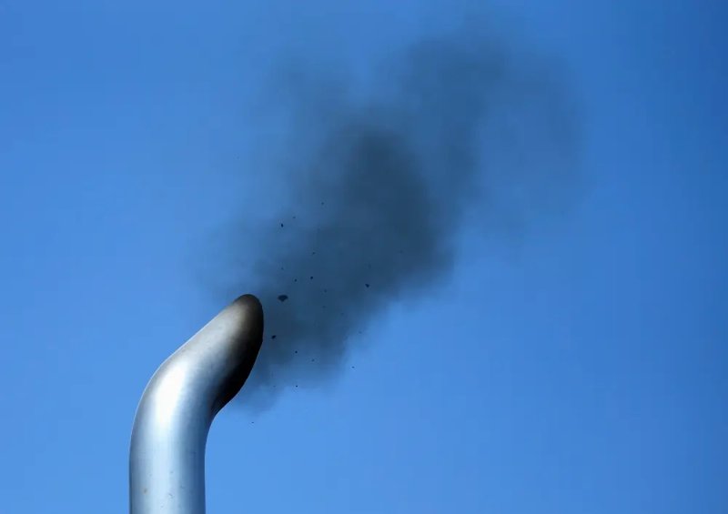 Image for EU countries approve law to slash trucks’ CO2 emissions