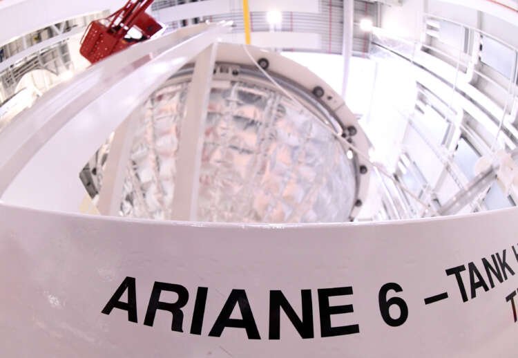 Image for ESA chief sees Ariane 6 debut launch delayed to next year