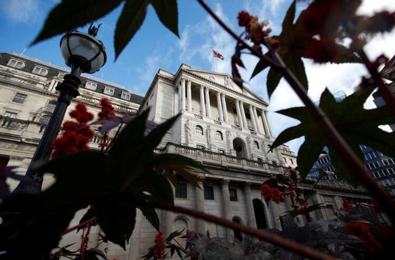 Image for Bank of England to buy bonds to stabilise market