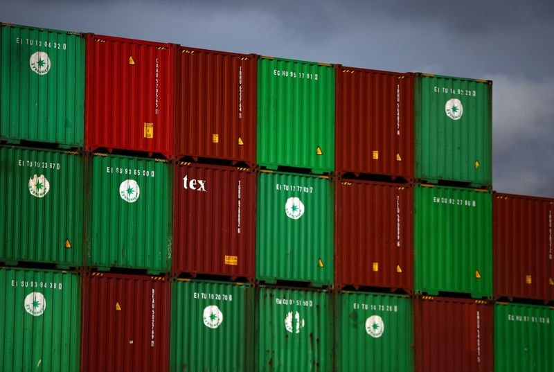 UK flag and US flag representing trade relations amid Trump tariff threats - Global Banking & Finance Review