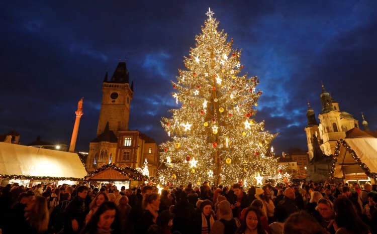 Image for Prague Christmas market returns after COVID but with fewer lights