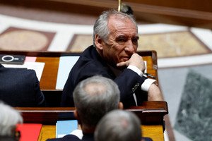 French Socialist Party's decision on no-confidence vote against Bayrou's government - Global Banking & Finance Review