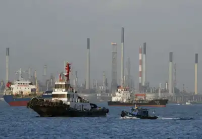 Image for Analysis: Asia’s fuel exporters target sales bump as refineries shut Down Under