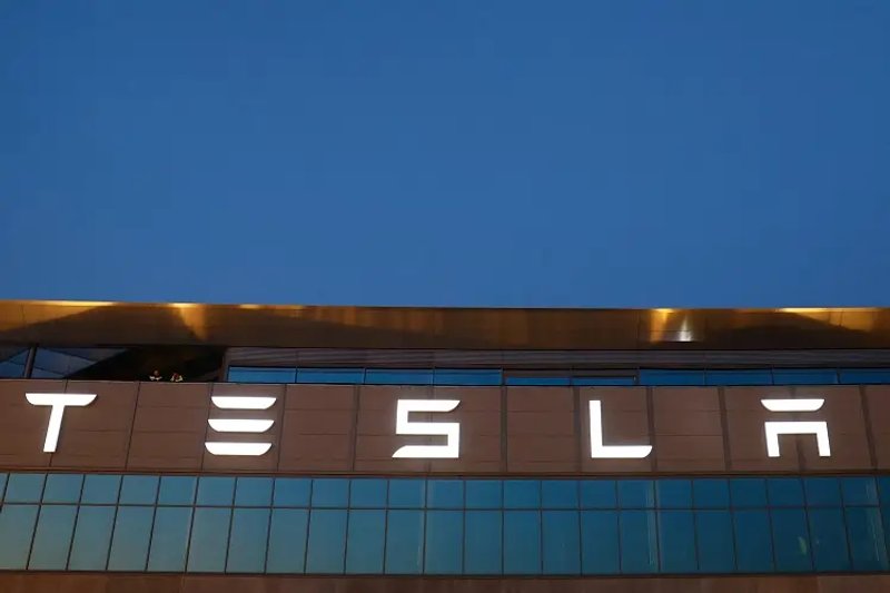 Image for Tesla to give permanent jobs to 500 temporary staff at German gigafactory