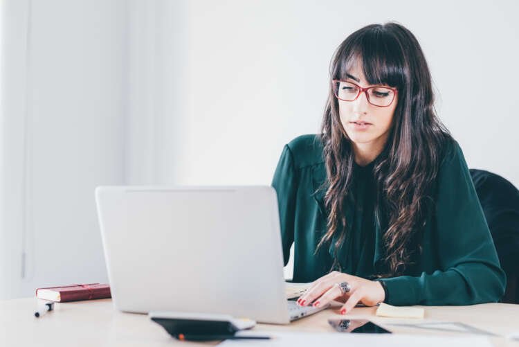 Caucasian businesswoman working on a computer, reflecting the online trading boom - Global Banking & Finance Review