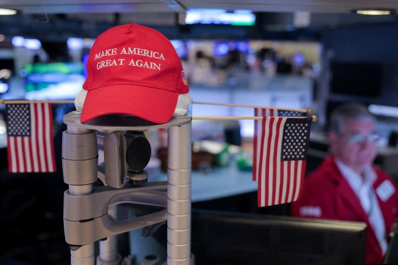 Investors analyzing stocks amid Trump's tariff announcements affecting global equity funds - Global Banking & Finance Review