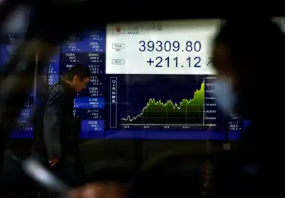 Image for Bitcoin barrels to best month since 2020, Wall Street points higher after PCE