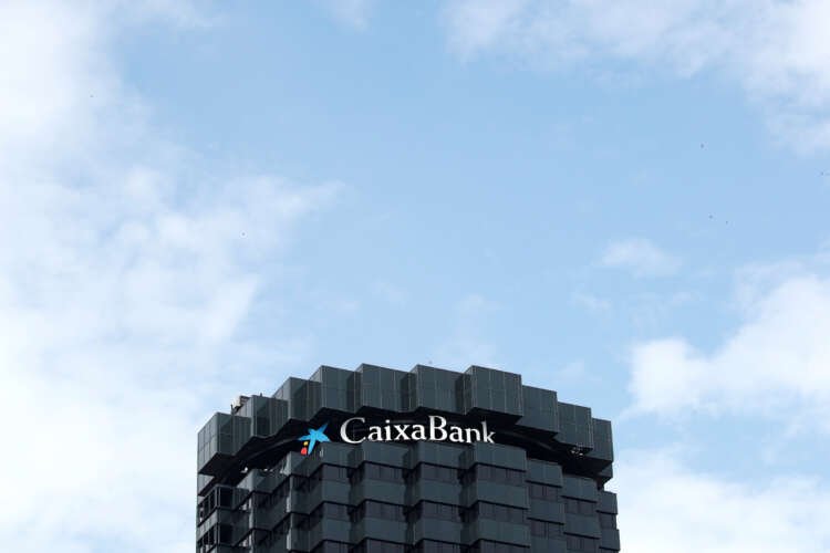 Image for Caixabank proposes sector-wide freeze in variable mortgage costs, source says