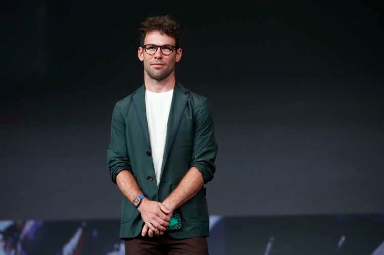 Mark Cavendish recovering after a crash during the Tour of Oman - Global Banking & Finance Review