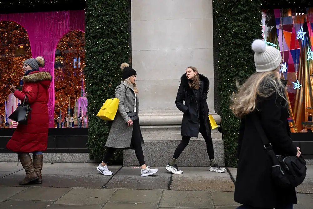 UK high street shopping scene reflecting decline in shopper numbers - Global Banking & Finance Review