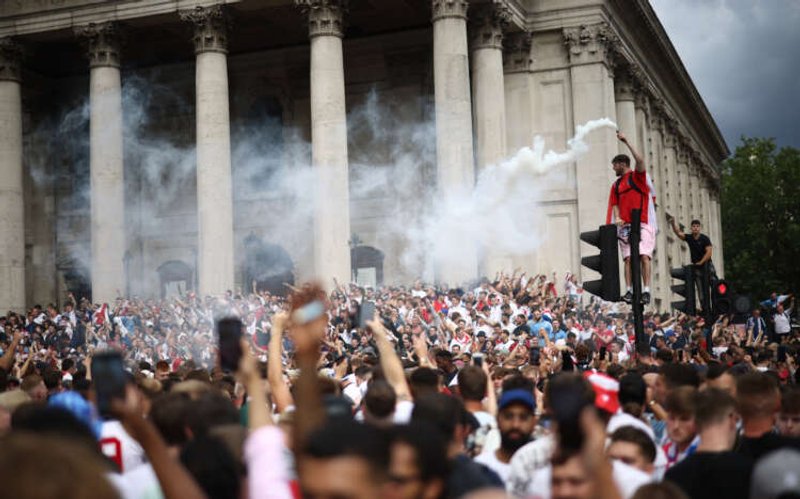 Image for Soccer-Fans charge security at Wembley before Euro final, 19 police injured
